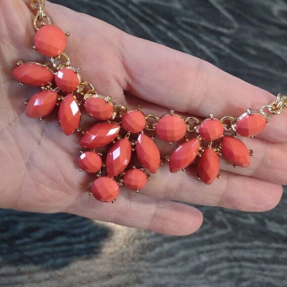 80s Coral Color Necklace  - Picture 2 of 5